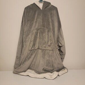 Comfy Wearable Blanket grey with pocket